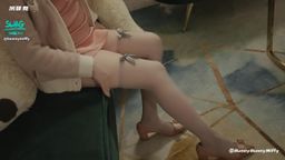 bunnymiffy : 情人節收到蛋糕和禮物好開心哦,給他來一個奶油口交和內射吧 #絲襪#騷#引誘#長腿#高跟#性感