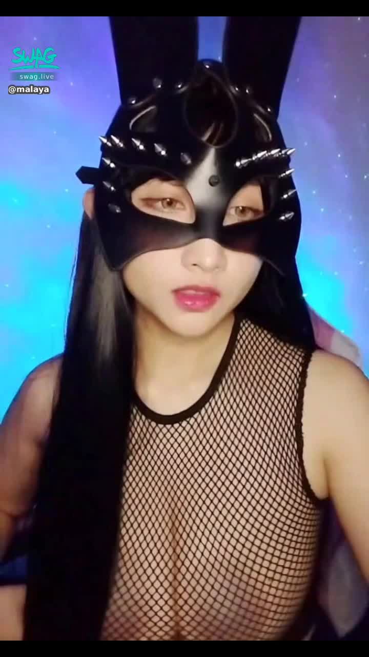layara : come one babe , suck my nip