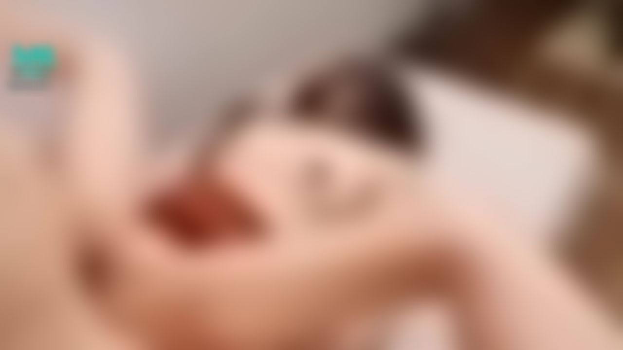 mumuq : 男朋友⋯⋯你再繼續打電動嘛～😜隔著布簾被按摩師無套抽插內射⋯玩到不要不要的😳