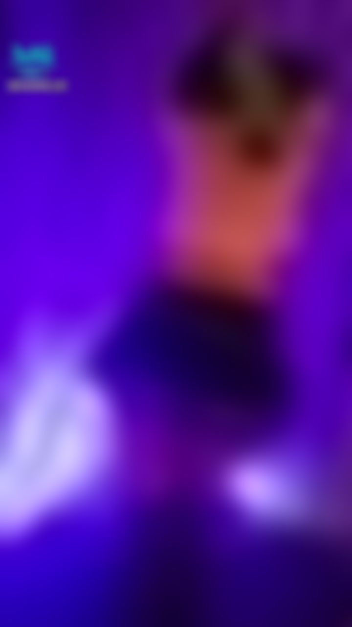 roosters_clubtw : 獨家上片🐔昨天約的27歲櫃姐的身材真好，還塞著肛塞來找我😈😈