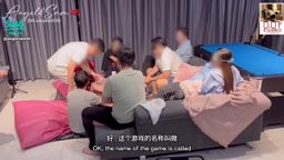 angelsam6699 : 床上的遊戲環節結束後,Sam要我穿上紅色性感內衣,我覺得有點不好意思😅因為只有我一個人這樣穿。 當我走到客廳,大家都讚我好性感! 🥰
接下來就是「國王遊戲」的環節,這遊戲十分刺激! 誰做國王都可以吩咐任何人做任何事! 身為女生的都比較吃虧(或也是一種刺激的過程,因為很可能會任由他人征服自己)幸虧粉絲們都非常有紳士風度,好色得來又不失風度,真的對他們有很好 的印象! 細節讓你自己慢慢欣賞吧! 我只能說我很享受跟他們瘋狂的玩這遊戲!