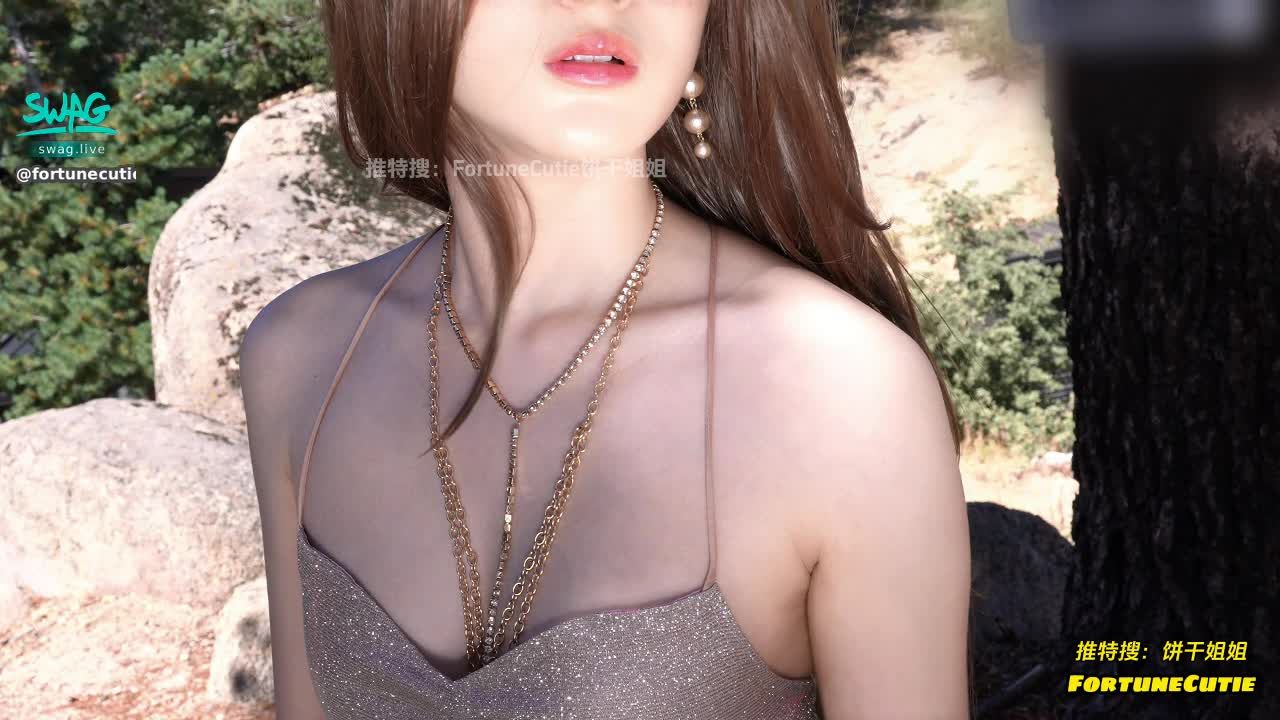 fortunecutie : 色诱旅游搭子口交乳交侍奉
从泡汤勾引到女上位
骚到骨子里饼干姐姐勾着淫线将鸡巴吞入口
让欲火从温热的小穴延烧到床、窗前、浴室至🙈 🙉 🙊...

【Special Travel Vlog EP1超清完整版 - 46分钟/mins】

#户外 #旅行 #勾引 #口交 #内射