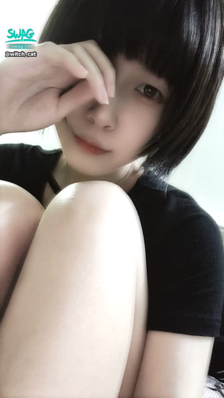 witch_cat : 又双叒叕睡不著了，誰來給莉莉絲說點床邊故事👋