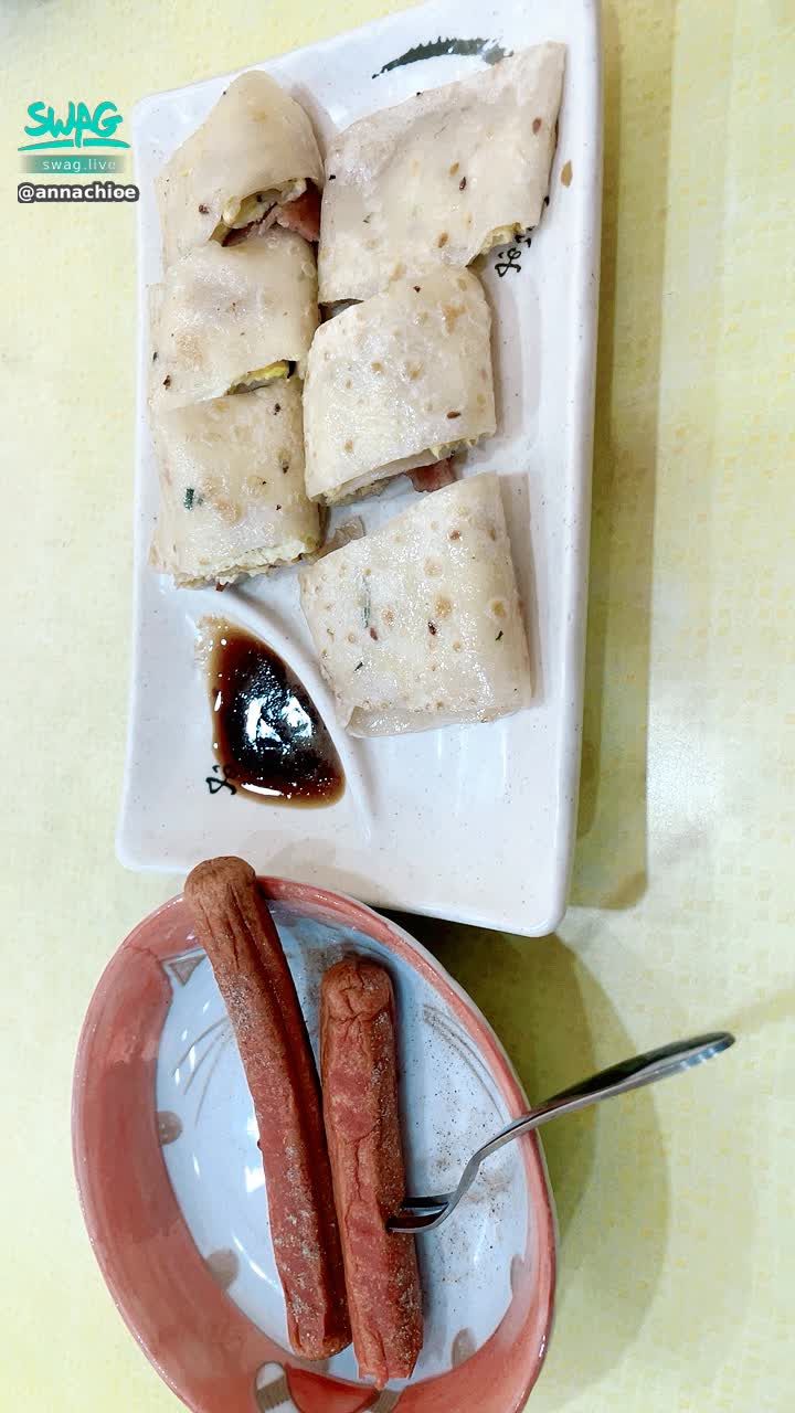 annachioe : 早安～今天天氣好涼～
我先來吃個早餐再回覆訊息喲🩷
