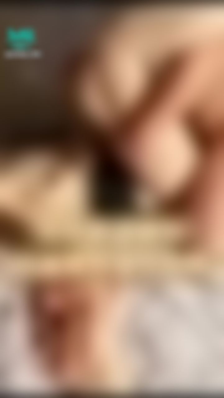 yinbao_001 : 主人邀请朋友一起无套操弄骚货母狗