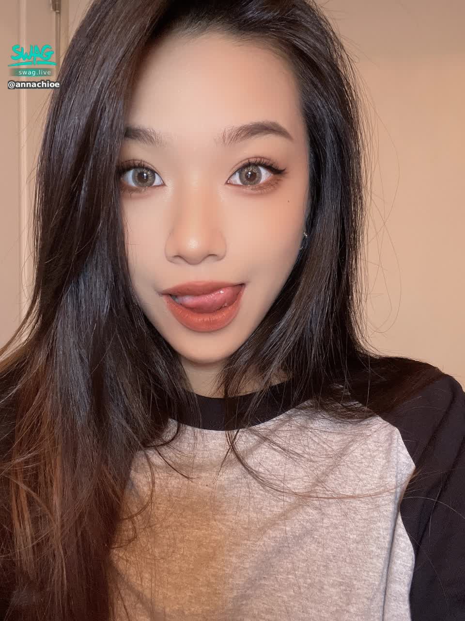 annachioe : 今天臨時暫停直播一次，主播月經來肚子好痛