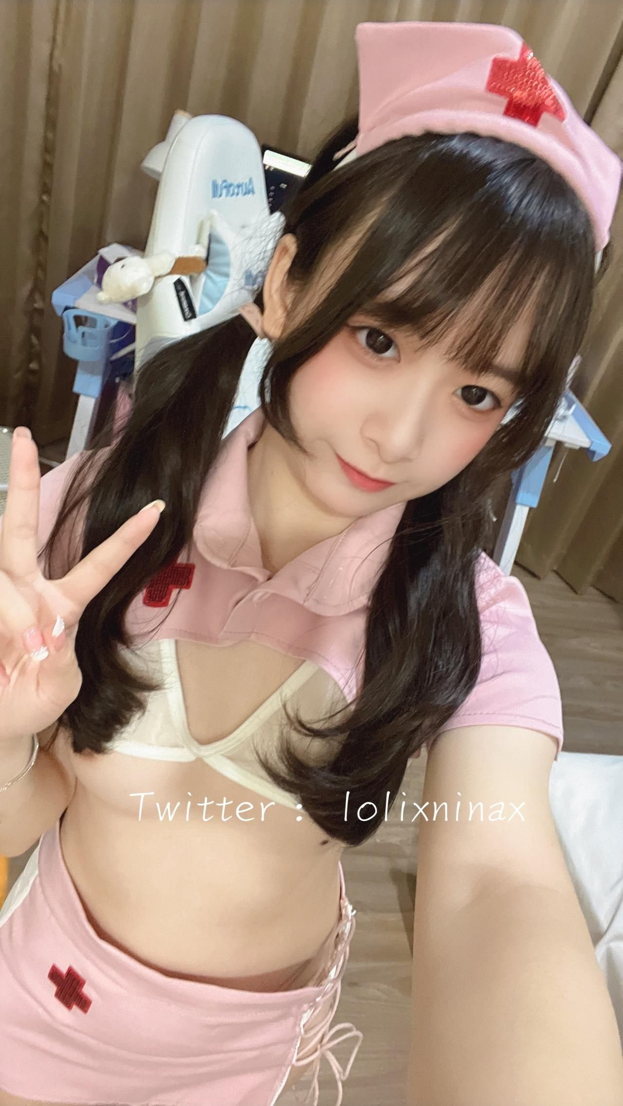 lolixninax : 看着自慰不比亲自体验来得爽呢 嘻嘻
Babe