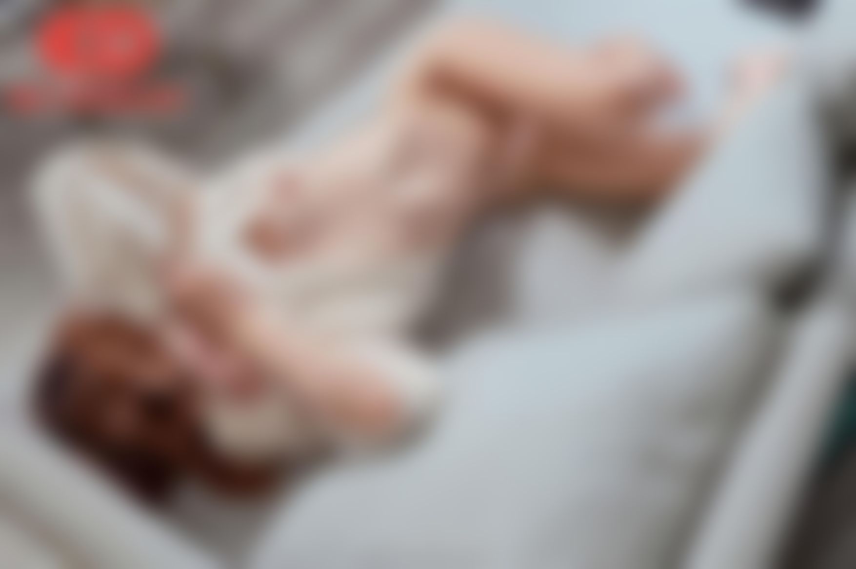 ed_mosaic : 短髮貧乳20y萌妹第一次用按摩棒玩白虎小穴，害羞遮臉