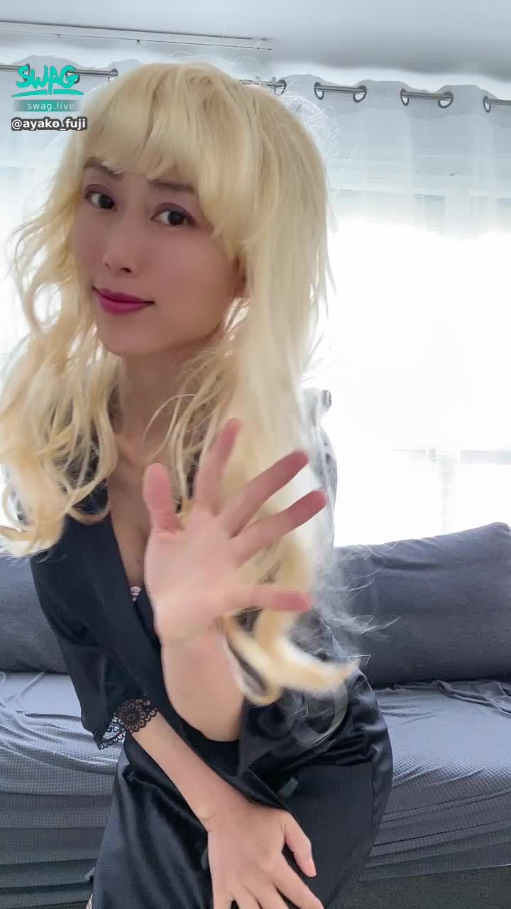 a********i : hi