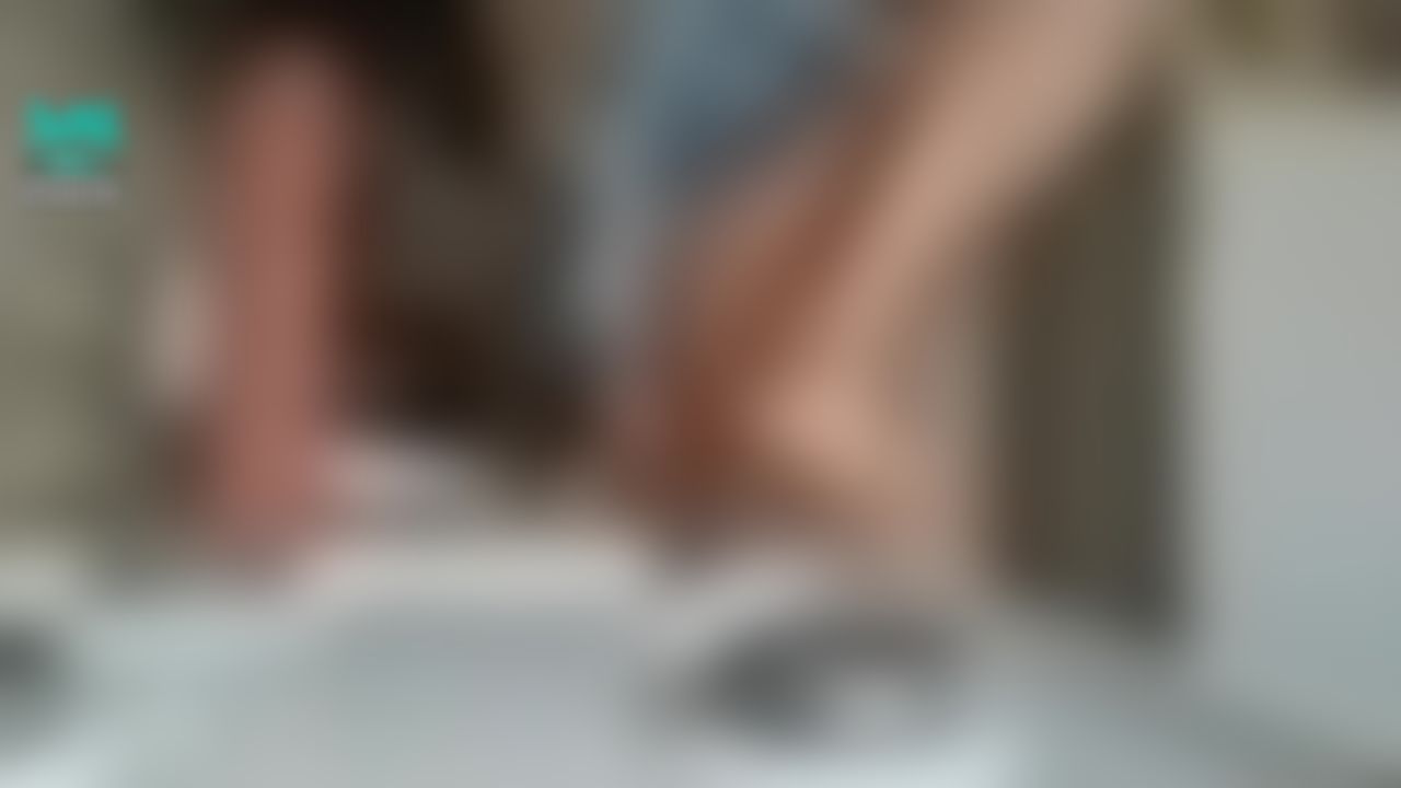 lilybarby : I satisfy myself and cum from his dick on the kitchen table