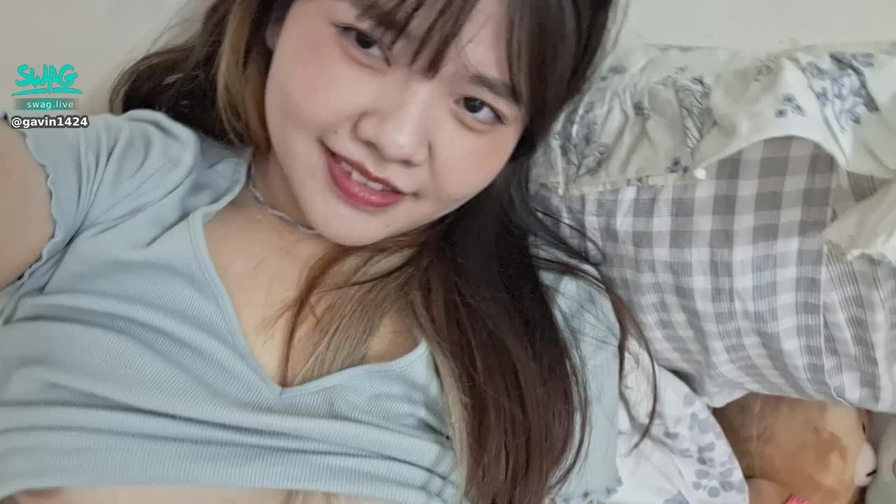 gavin1424 : 回到家就想要被操穴穴💕只好自己摸摸，也好想被大家意淫❤️