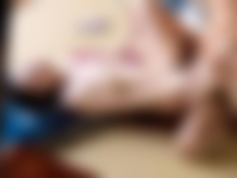 eaglejp : 讓自己的老婆給其他人來幹，看著自己的愛人被幹卻有種特別的快感。