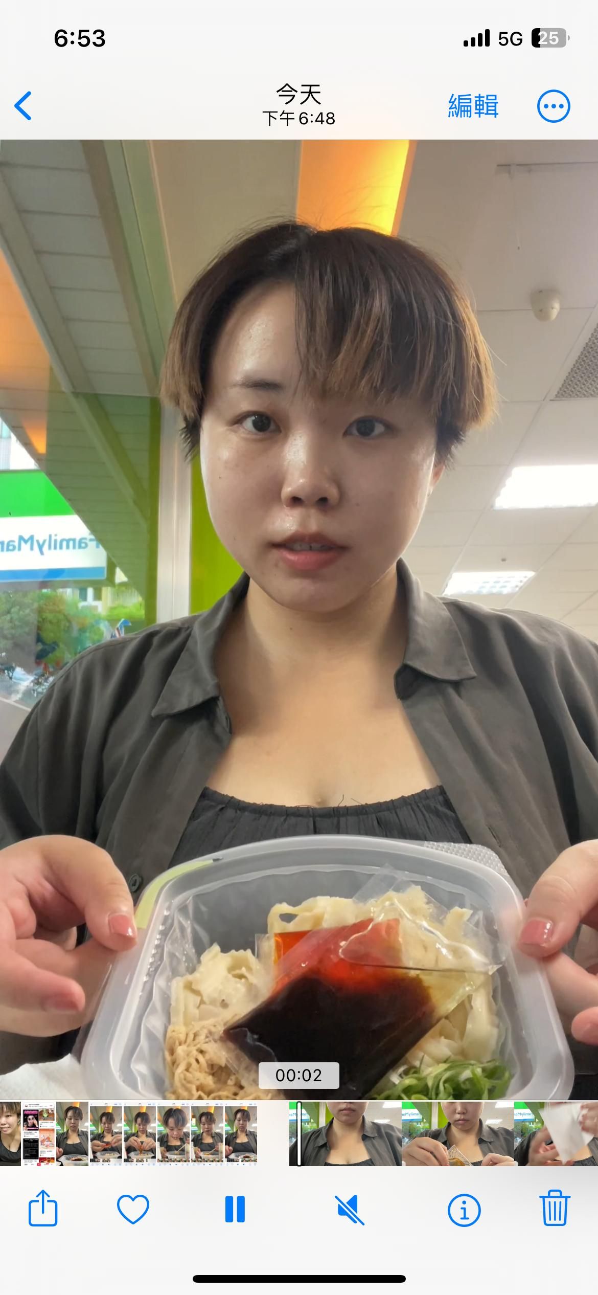 alva_girl : 我很貪吃🥹
每次看到這款麵都很難忍住不拿
太香了啊
哥哥姊姊們也可以去嘗試看看喔😆

#吃播 #晚餐 #學生