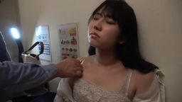eaglejp : 深夜時分一個人來到網咖的美女,在狹小的空間裡替她服務一下。