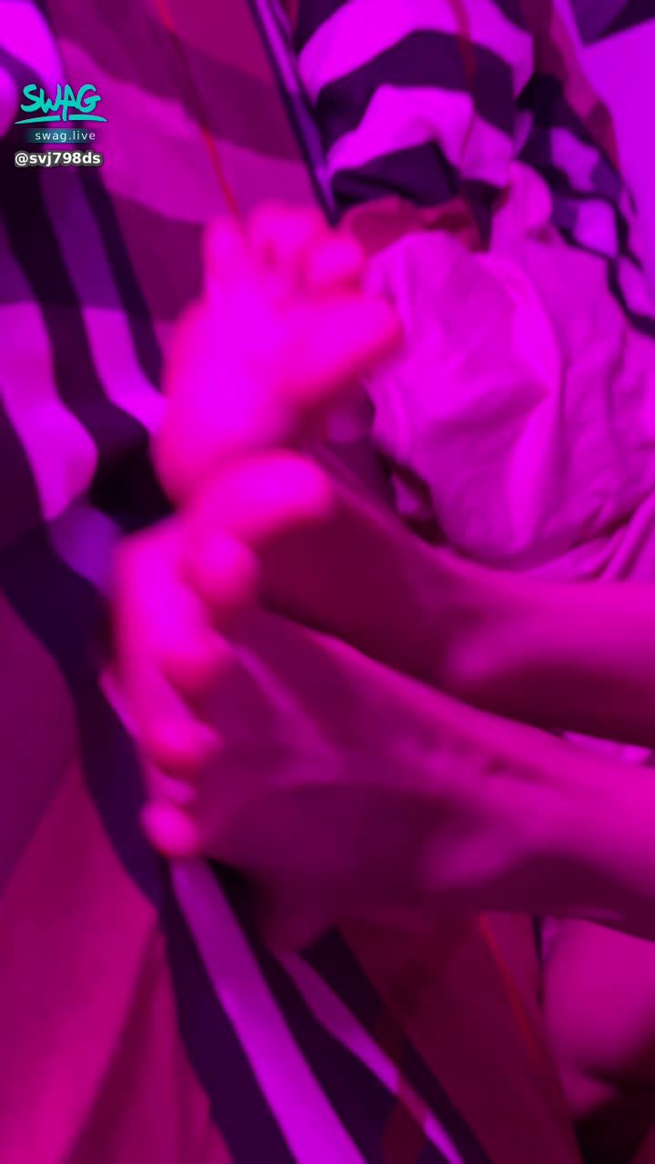 svj798ds : 人家的脚脚也是很好看的