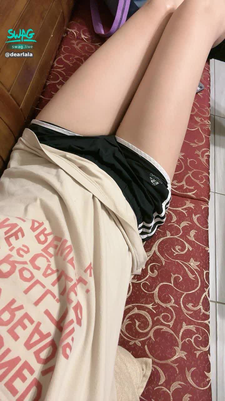 dearlala : 颱風天就是要這麼居家是吧？大家注意安全喔🥹