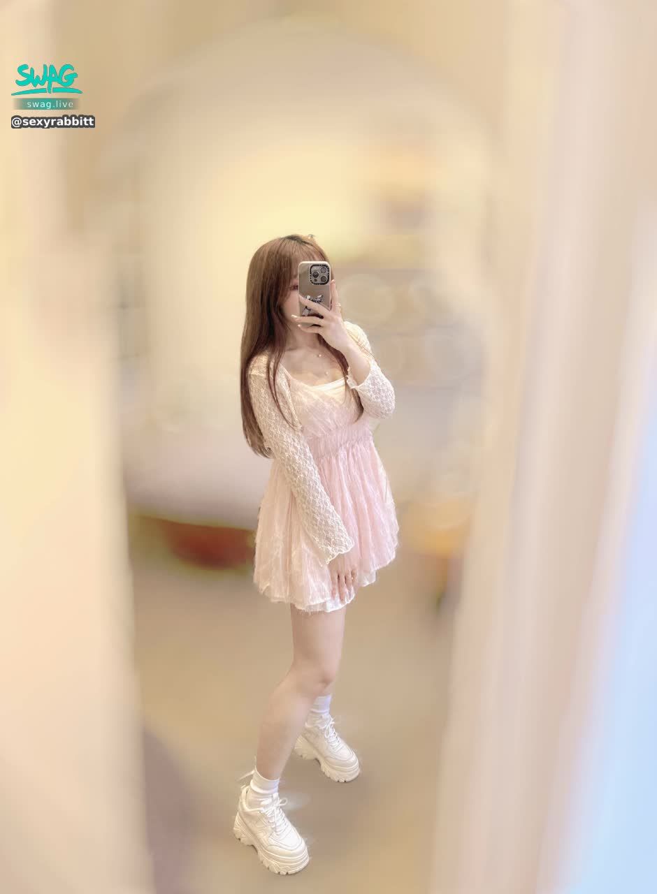 sexyrabbitt : 冷冷的天氣 適合牽手💕