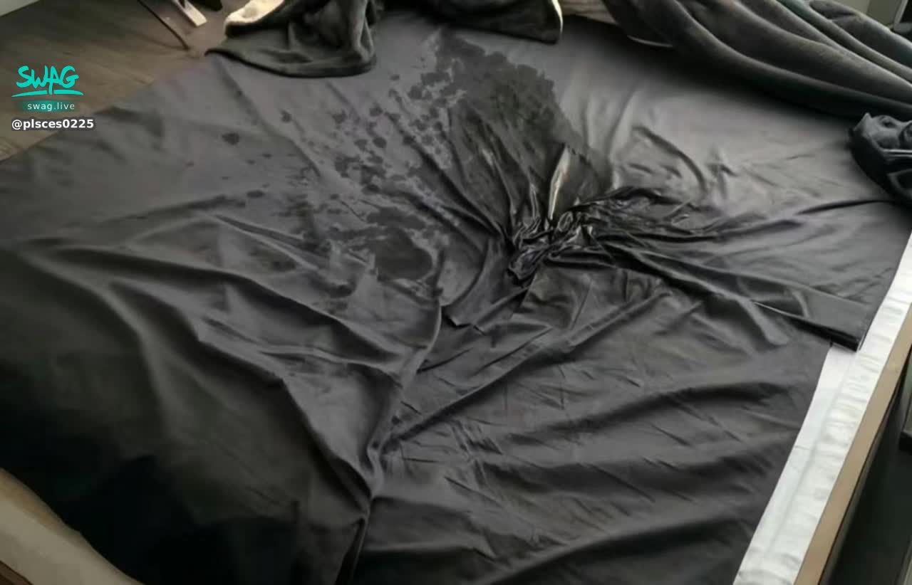 plsces0225 : 以前的時候在床上，常常對男友說

想尿尿，想喝水，給我吃吃