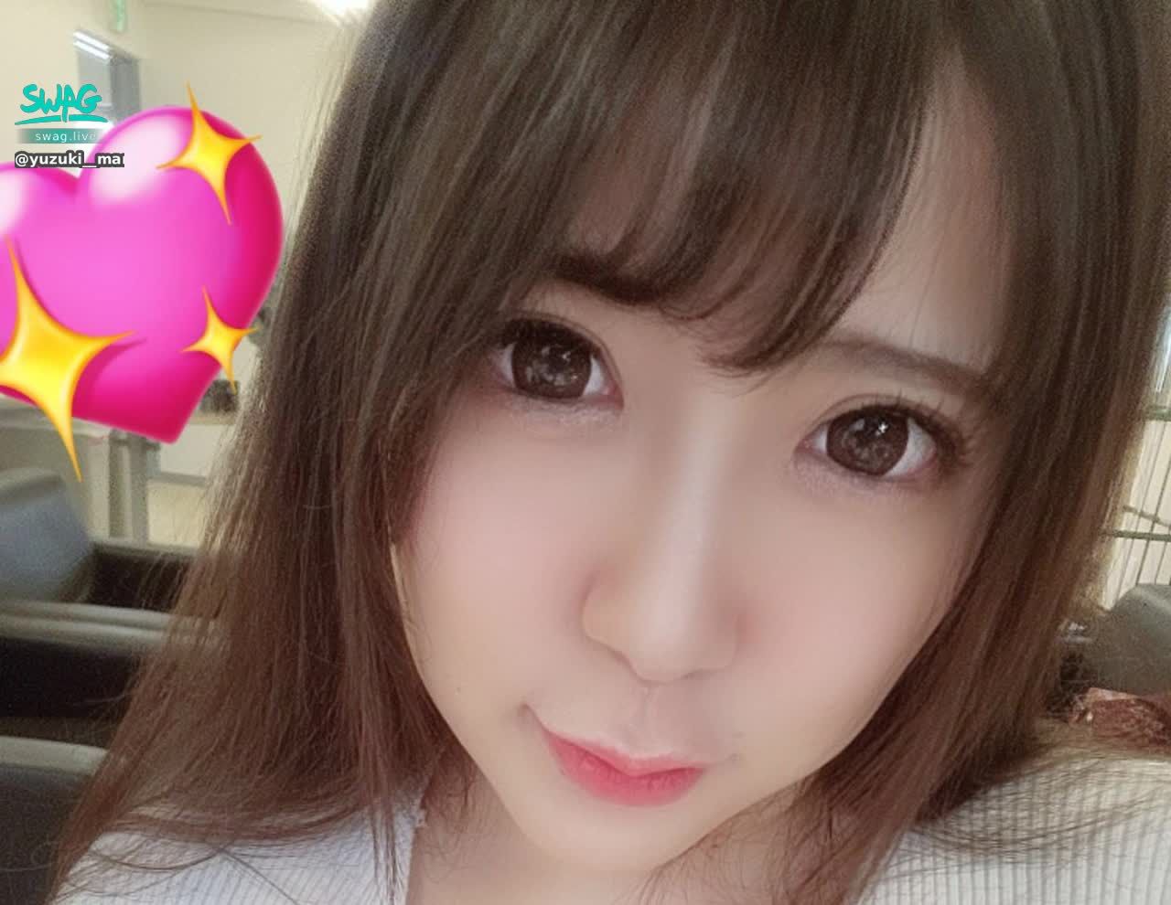 yuzuki__marina825 : 【１７日の有料ショーのチケットを買ってくれた皆様へ】
本当は個別にチケットを買ってくれたお礼とコマンドできなかったお詫びをしたかったのですがなぜか皆さんの買ってくれた履歴が現在みれなくなっています(´･ω･)
なので、こちらで本来送るはずだった写真と文章を書いておきます。

今日のライブはちゃんとコマンドできるはずですので
よかったら会いに来てね♡