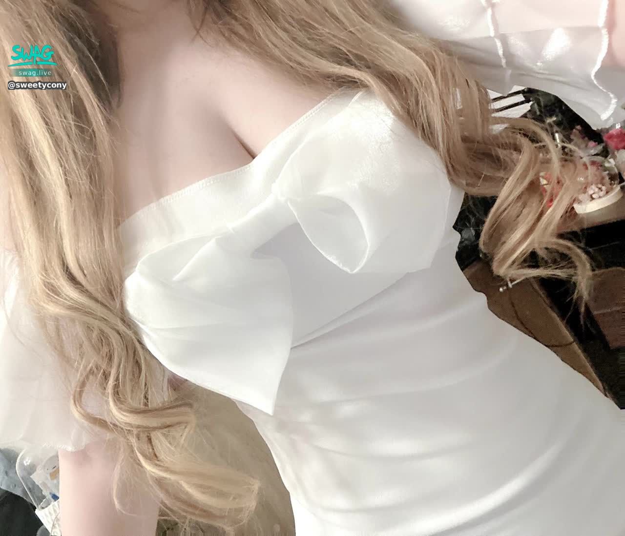 s********y : 你的網路小女友今天這樣穿