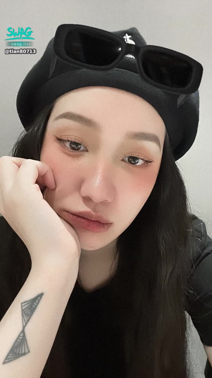 tian80713 : 11/1 下午15：00記得來看我直播唷😘😘😘