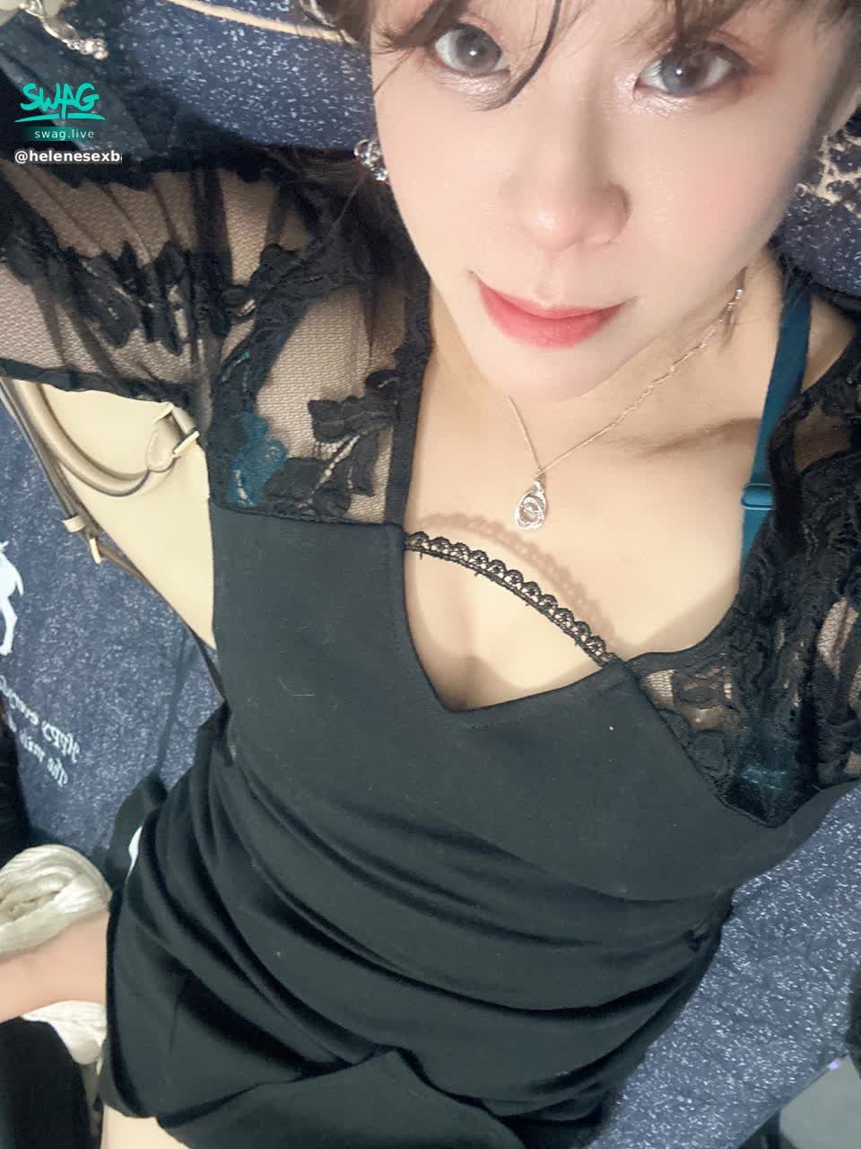 helenesexbaby : 有人說這張很性感～～
你們說呢♥️♥️♥️
