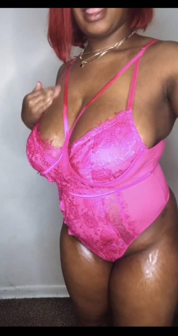 hornyqueen : Let me empty your container daddy 🔥👅🍑🔥,imagine seeing my fucking my 2 toys none