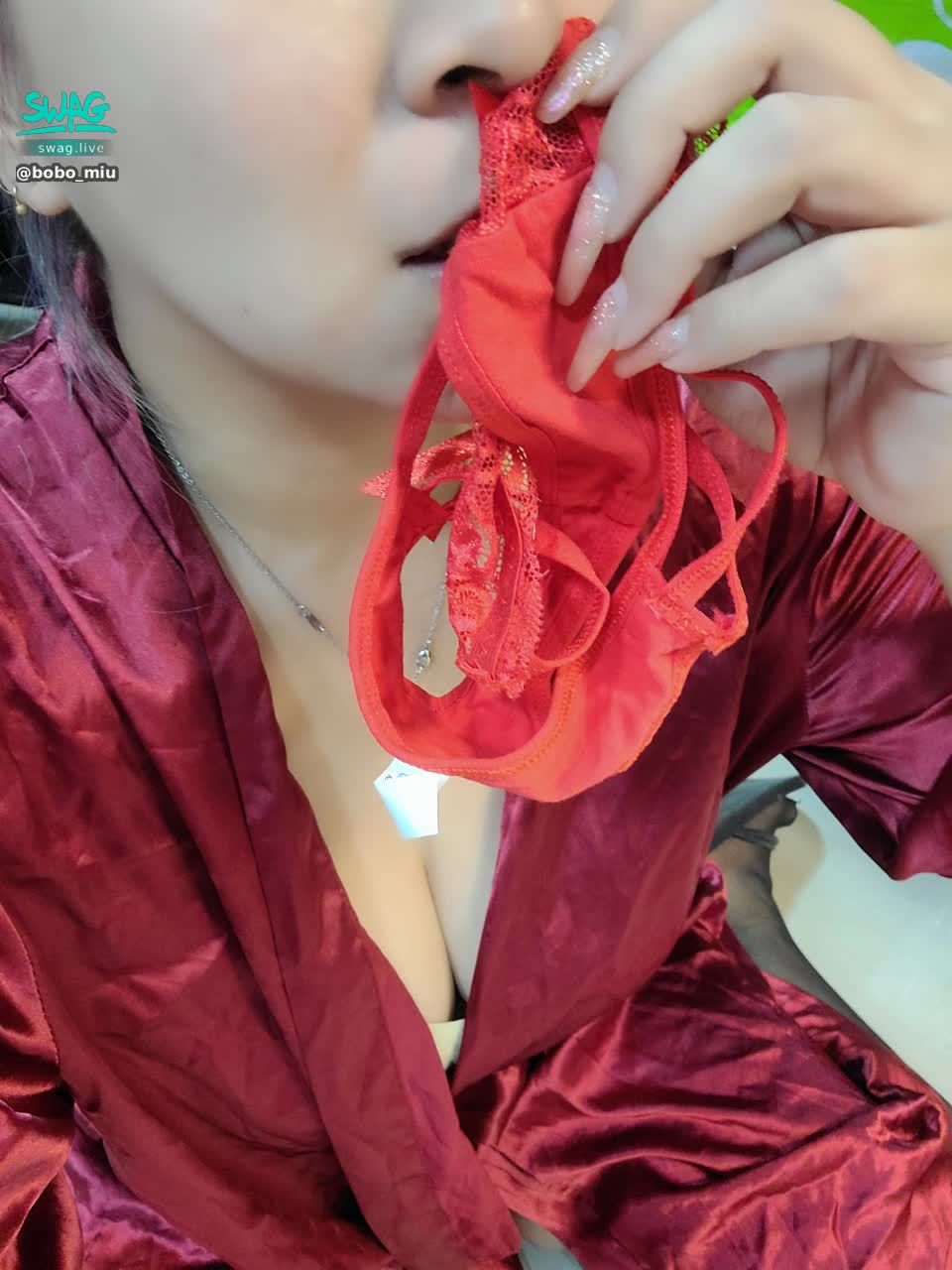 bobo_miu : 會不會很變態 聞著原味性感丁字褲
哥哥想聞嗎？ 😍😍😝😝
