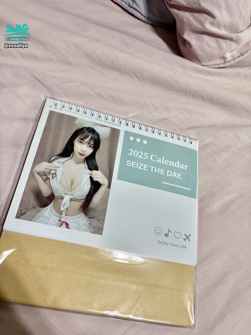 xxxaliya : 收到年曆啦～好喜歡☺️
共13張 情趣衣照片
讓艾莉溫暖Babe哥哥整個2025年吧❤️
購買請私訊艾莉🥰