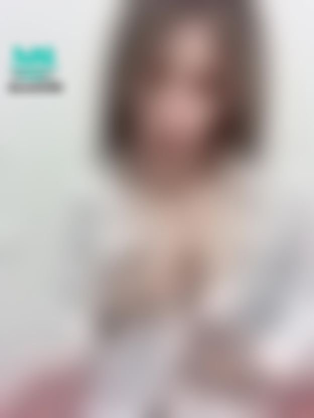 qwe59579 : ⚠️制服誘惑🫦⚠️喜歡若隱若現的棒棒糖🍭嗎？妹妹已經濕漉漉到不行🥵🥵💦💦真的好想做愛….