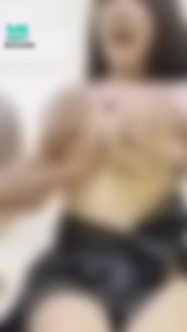 babes.private : 莉娜跟可菲雙f奶簡直讓墨鏡男變成全台最讓人羨慕的男人