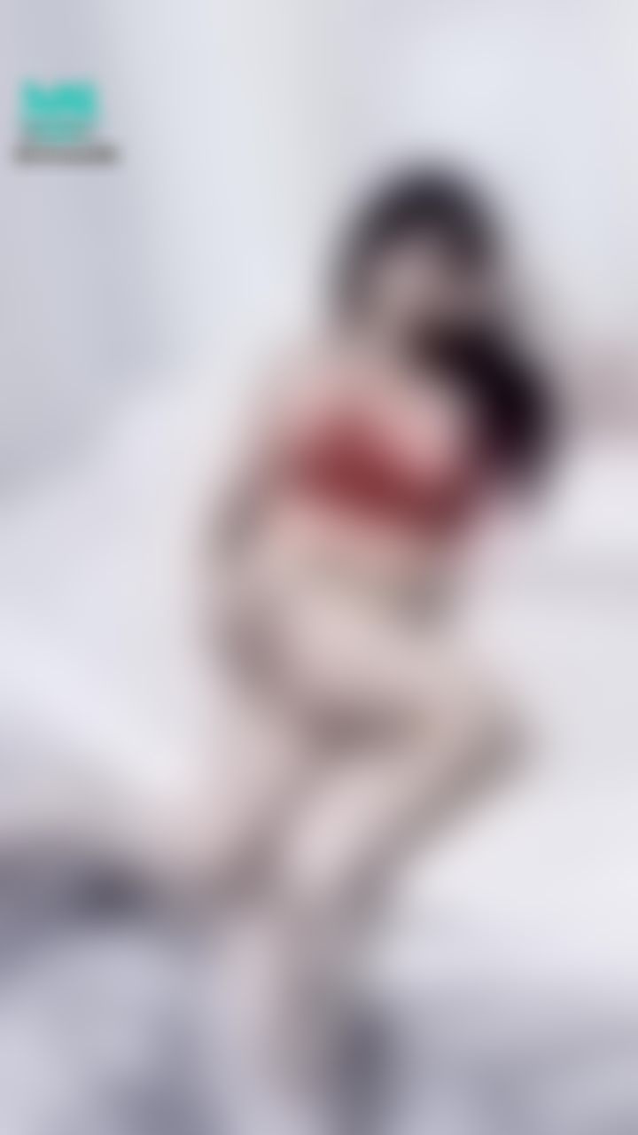 babes.private : 莉娜看可菲噴水 也想挑戰噴水