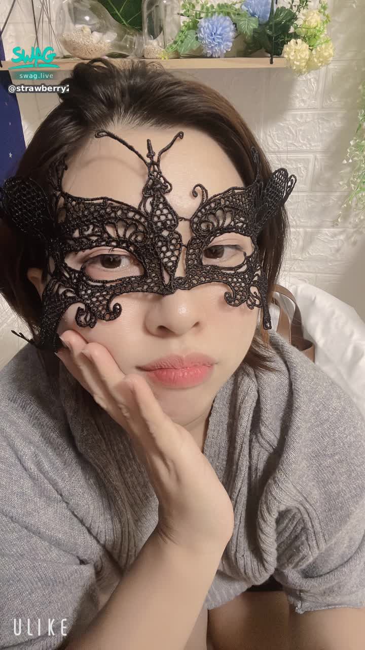 strawberry2024 : 怎麼遮 都遮不住 想你的心😉
哥哥想你了💋 今晚愛愛嗎～