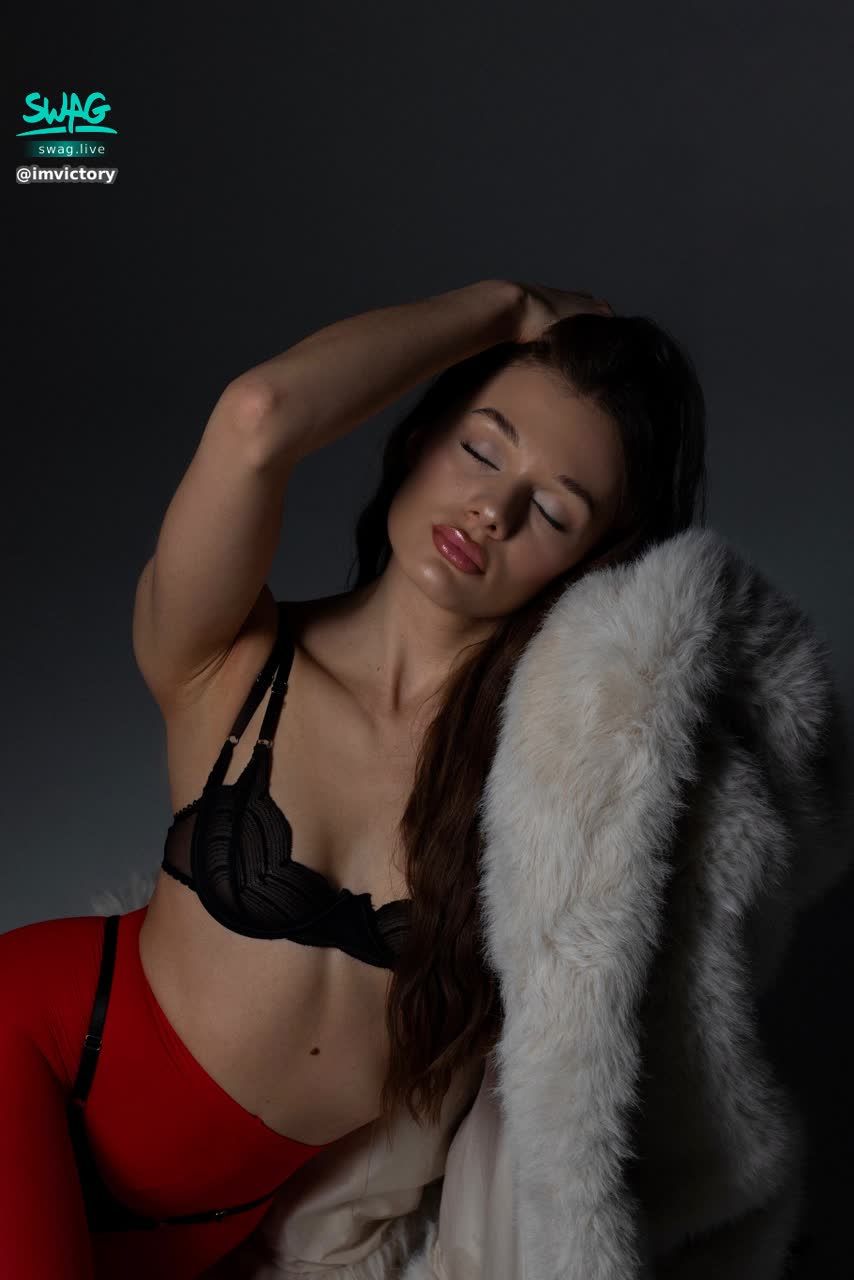 imvictory : red hot outfit😍😍🧯🧯