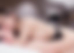 ladyyuan : 老實的呆呆男上完廁所就被我堵到抓去房間喝酒,直接色誘撲倒,內褲早就濕了一塊,被舔著奶頭就已經幻想內射淫蕩的樣子,竟然還戴套?趁著講電話把套子拔了直接插進去,整個更激烈了,偷情的刺激感整個讓我高潮到不行,要射的時候直接一把抱住,不讓肉棒拔出去,直接讓精液都灌到子宮裡面,流出來後還像癡女一樣舔了呆呆男的精液,喝了酒果然什麼都幹的出來🤭
