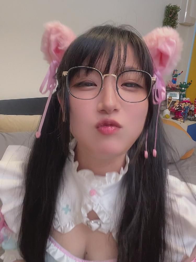 chiori_chan : 酒くさい～？

酒くさいのやなの～？

じゃあちゅーしよ？？？？


#コスプレ　#キス