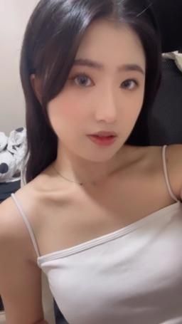 lisa_s : What are you doing at home during the annual holiday? 😋