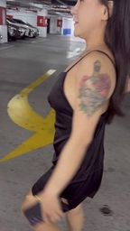 babes.private : 穿著性感的念念跟墨鏡男逛賣場
先實習新婚生活?!