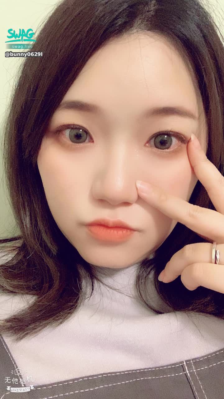 bunny0629bh. : 不要老是看我的胸部啦🤣看看我漂亮的大眼睛👀