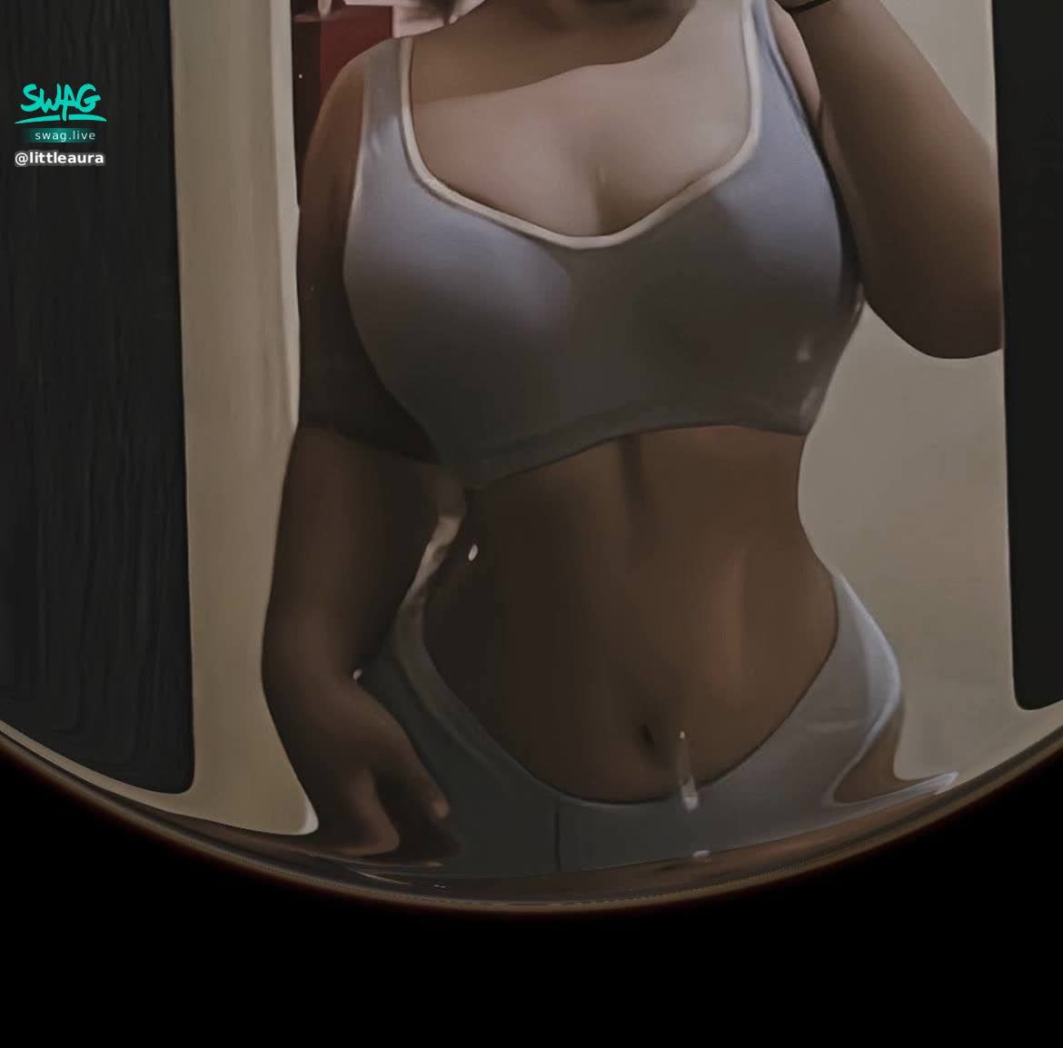 littleaura : Hi babe, wanna workout together?