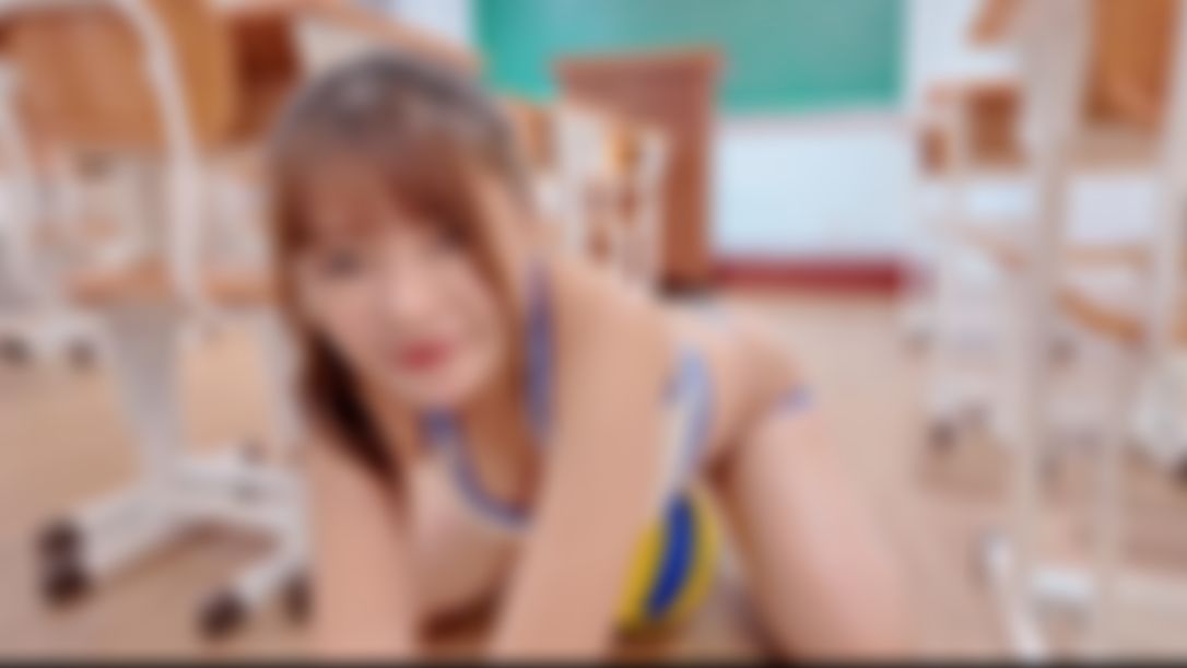 maggiebabe : 全裸陪寶貝玩球球