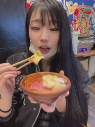 chiori_chan : ぶっちゃけ、カニとかカキが食べれる美味しい食べ放題の
お店があるって来たんだけど、
思ってたのと違う!!!見て!!!!
いい意味で違うから!!!