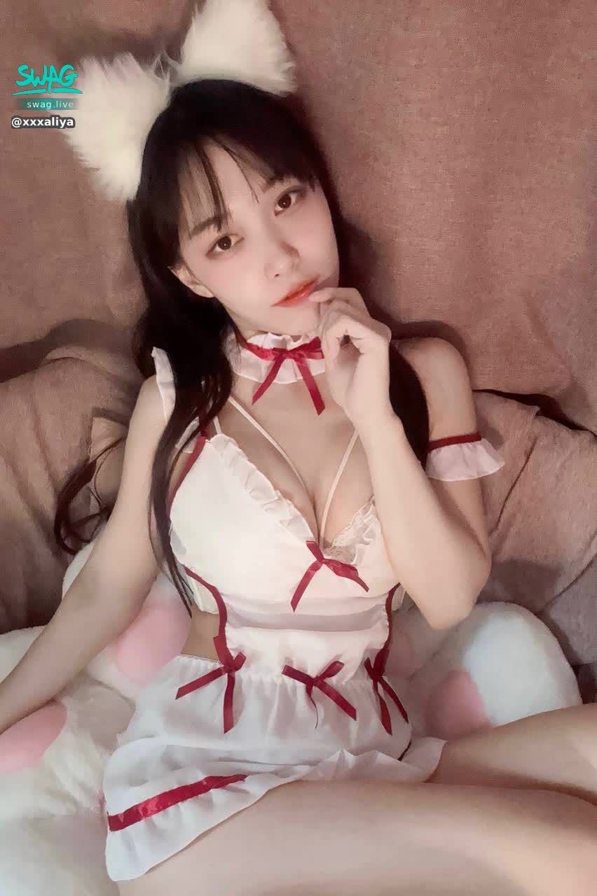 xxxaliya : 🔥《七分半貓貓女僕女上抽插》珍藏片🔥
💋超絕尺度女上抽插
💋性感又清純女僕
💋露臉露點露鮑
💋首度推出 七分三十秒 長片
💋超絕燈光嬌喘不停
💋用嫩鮑清理大屌

🎉活動辦法：
❤️‍🔥私訊艾莉
⚠️加入艾莉村即可享受村民福利 多送一部片片❤️