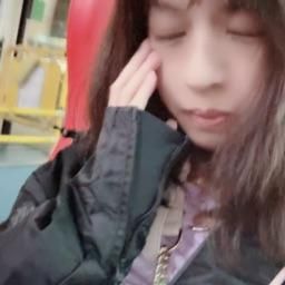 lovemeredith : 搭公車回家去,好累;想有人ㄧ起睡覺,那個人是你嗎?