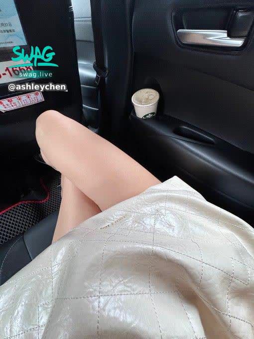 ashleychen_9977 : 有腿控嗎 打幾分 給太低你小心了