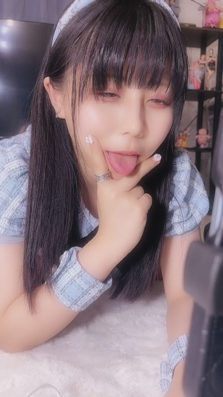  : 