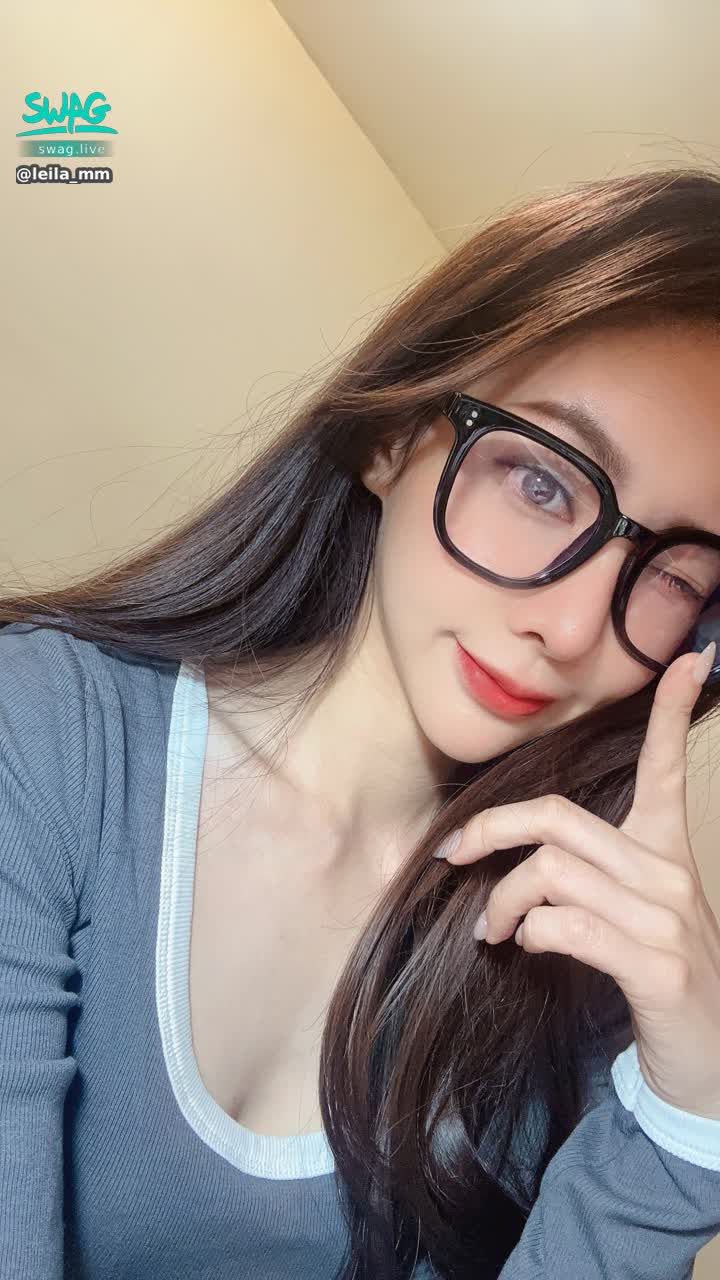 leila_mm : 戴眼鏡看起來有比較乖嗎
