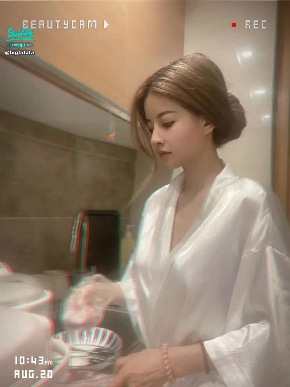 bigfafafa : 少妇感睡衣做饭🍳