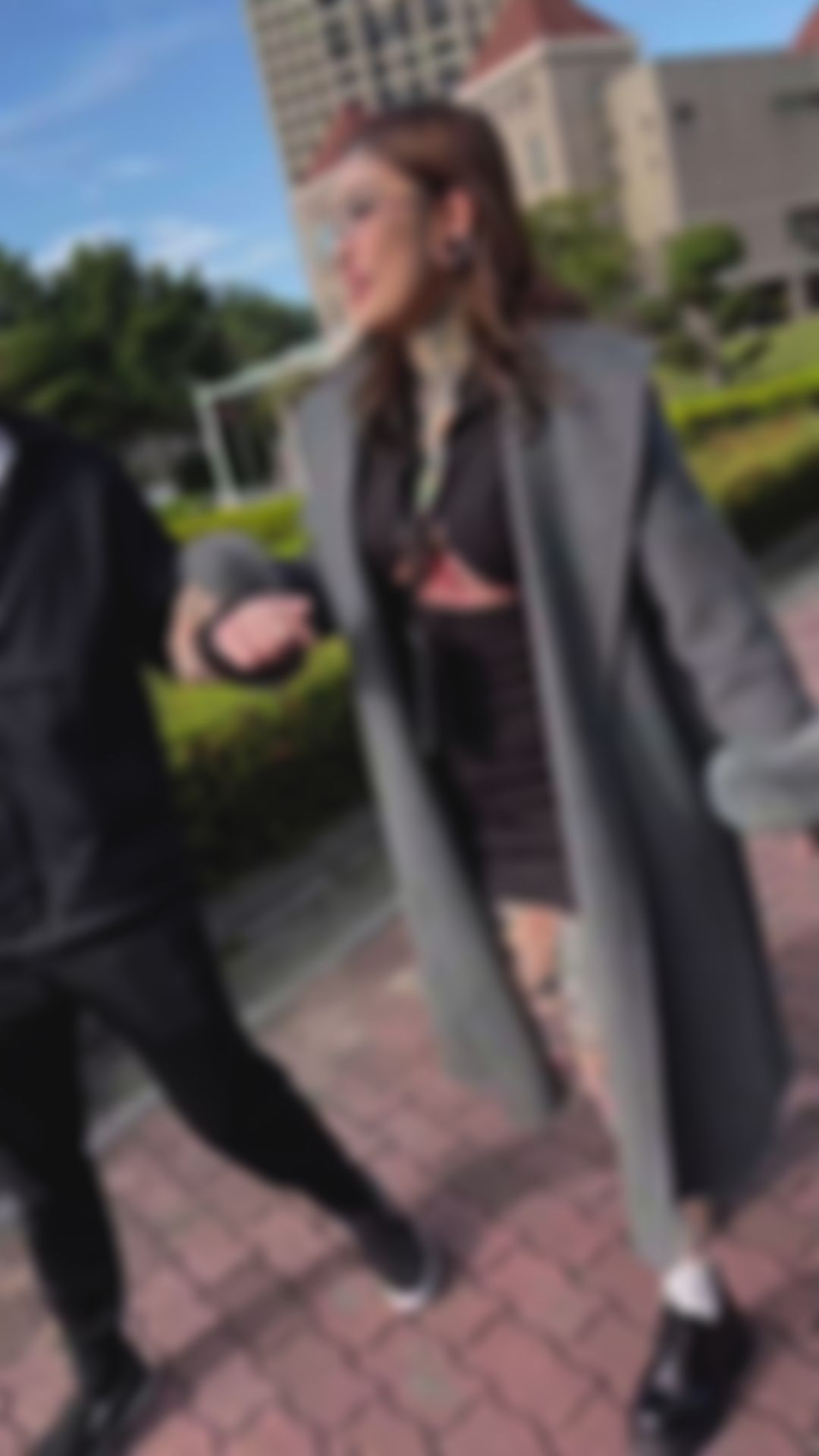babes.private : 分舌女王魷魚太誘人 粉絲大大直接把票包完......