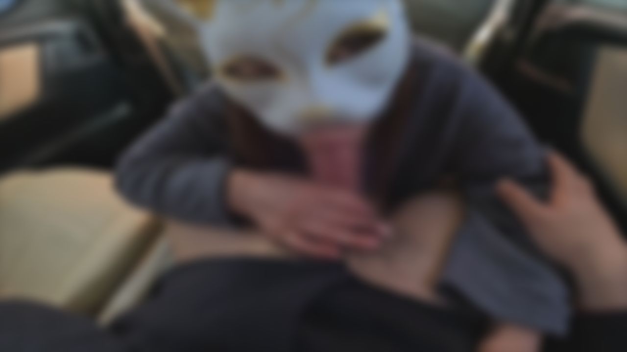 luulee0804 : 在车里为镜头口交
